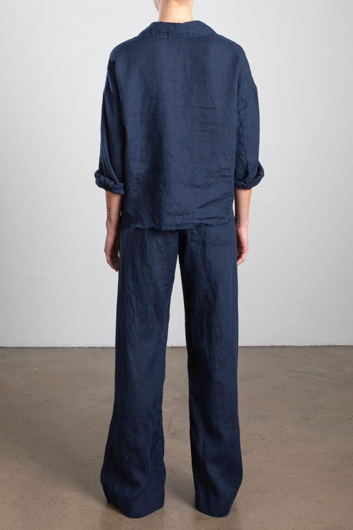 Casey Pant in French Linen - Ink - Image 3