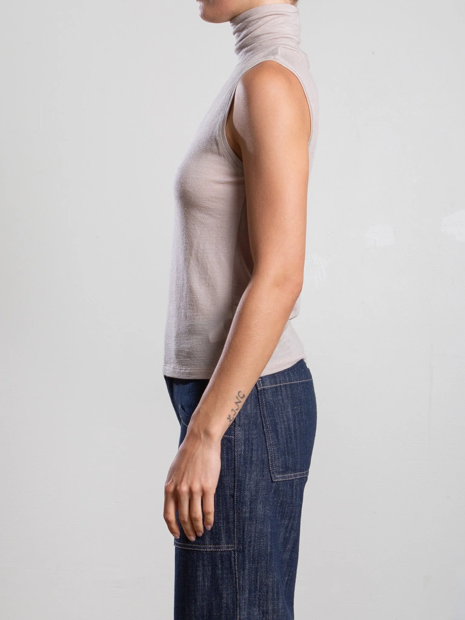 Maya Turtleneck in Cashmere Jersey - Nude - Image 4