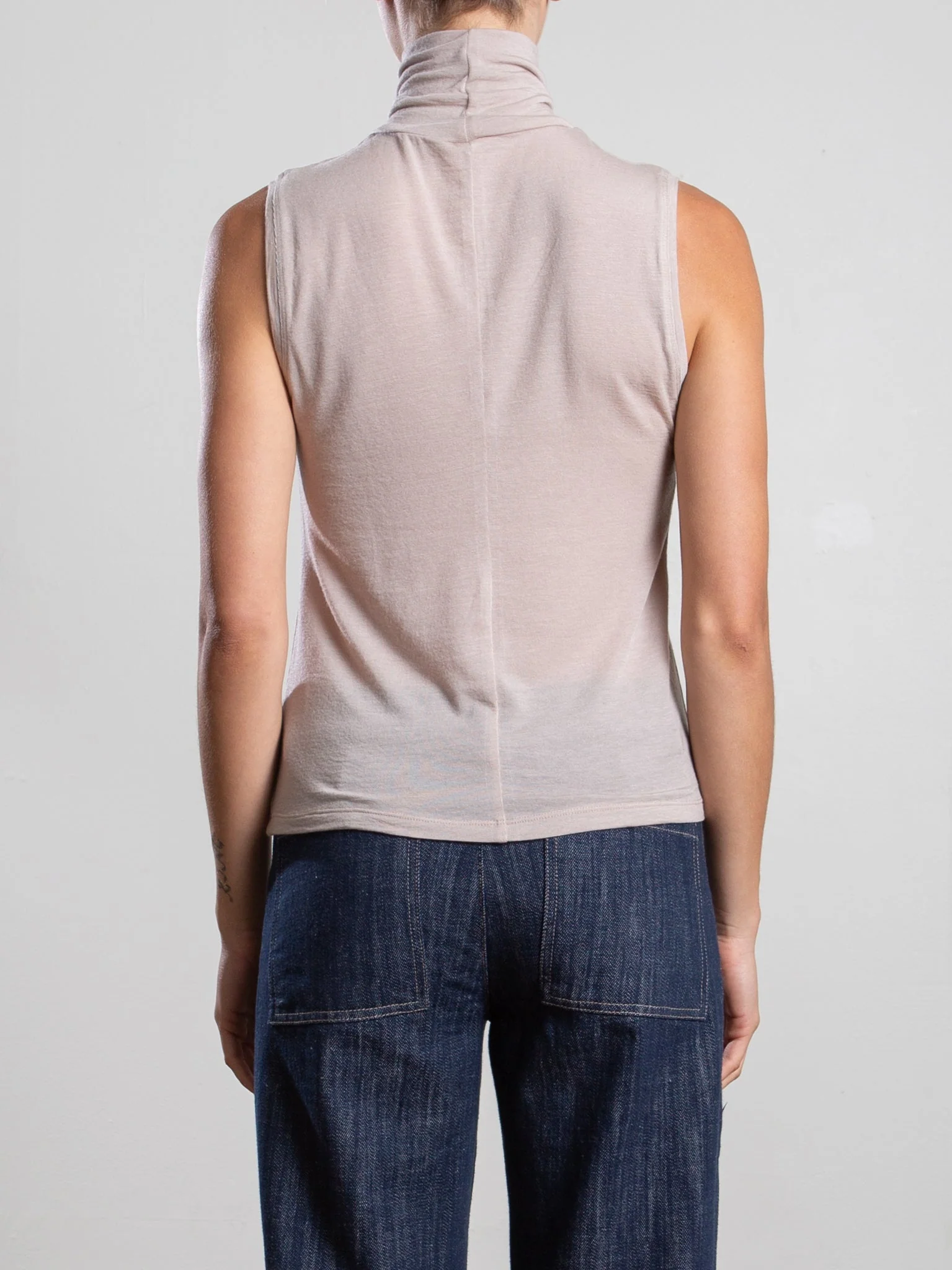 Maya Turtleneck in Cashmere Jersey - Nude - Image 5