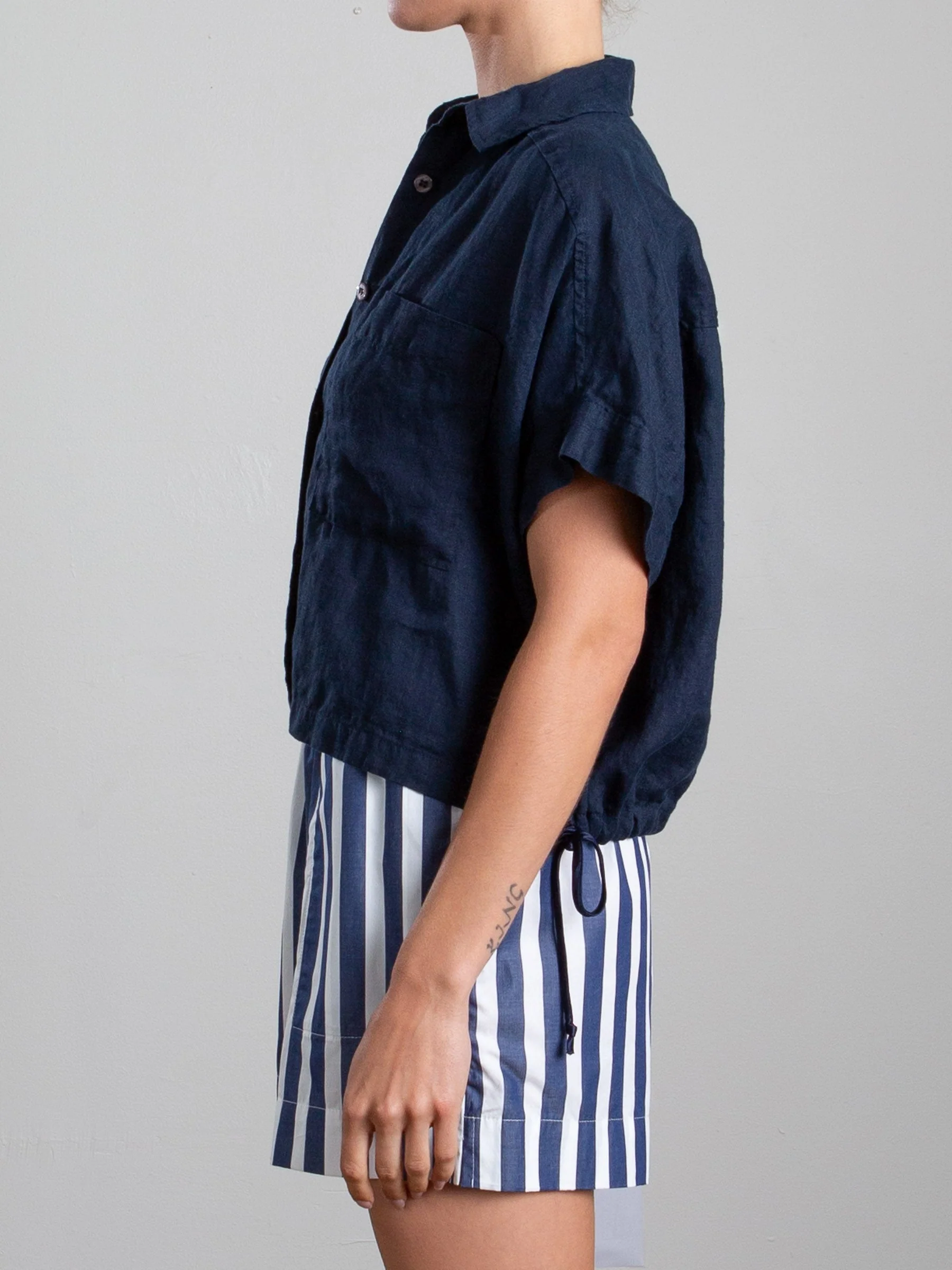 Zoey Shirt in French Linen - Ink - Image 3